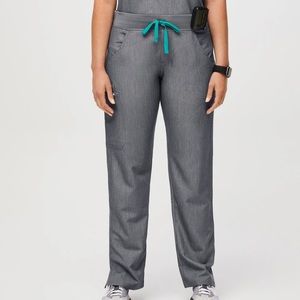 FIGS scrubs, Cargo Scrub Pants, Graphite, Medium TALL